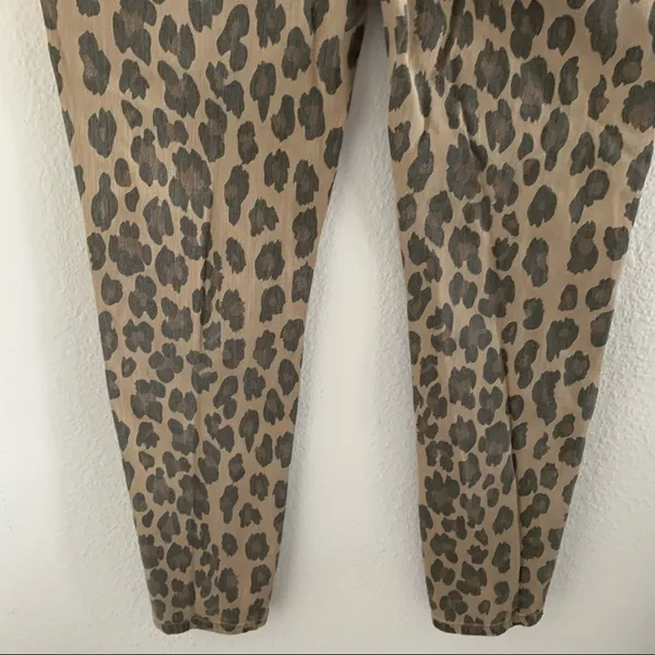 Blank NYC The Reade Crop Catwalk Cropped Denim Animal Print 28 - Image 11
