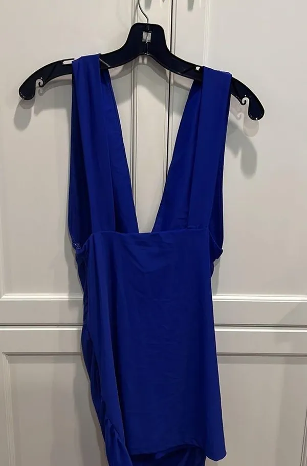 Superdown blue deep V ruched dress with side zipper. New without tags. - Image 3