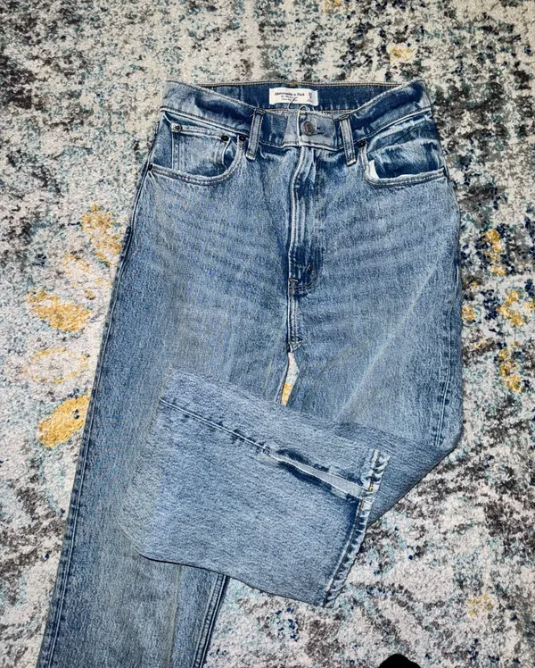 Abercrombie 90s Straight Leg Jeans - Image 2