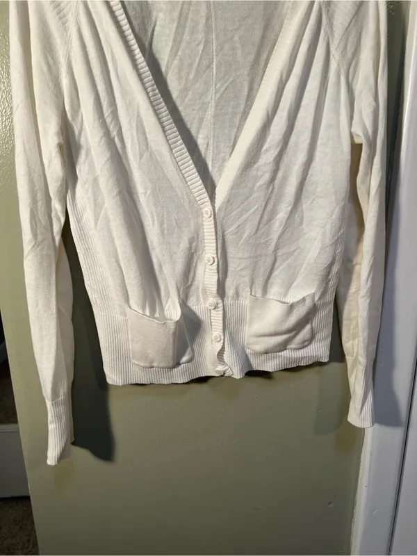 SO Women’s Size Large Cardigan Sweater Button Front V-Neck Cream White Pockets - Image 3