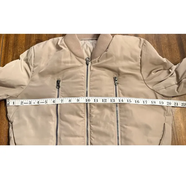 ALO Yoga Off Duty Bomber Jacket Small Gravel Taupe Down Puffer Cropped Womens - Image 8