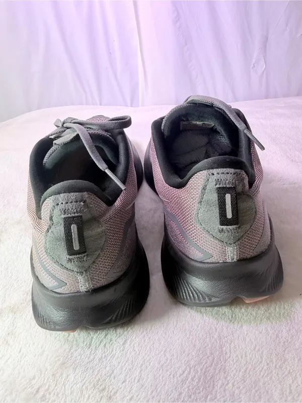 Saucony Women's Grey and Pink PWRRUN+ Running Shoe - Image 7