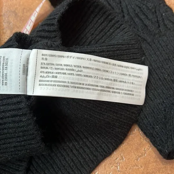 ‎Abercrombie & Fitch scoop back black sweater size S - Image 8