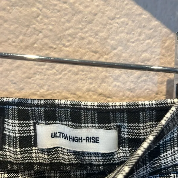 Hollister Women’s Black and White Plaid Stretchy Pants Medium Ultra High Rise - Image 7