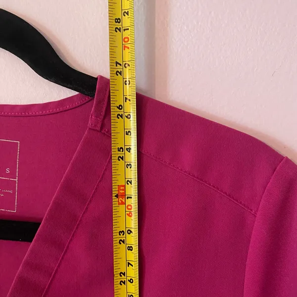 FIGS Raspberry Sorbet Pink Casma Scrub Top Uniform Nurse Doctor Women size Small - Image 6