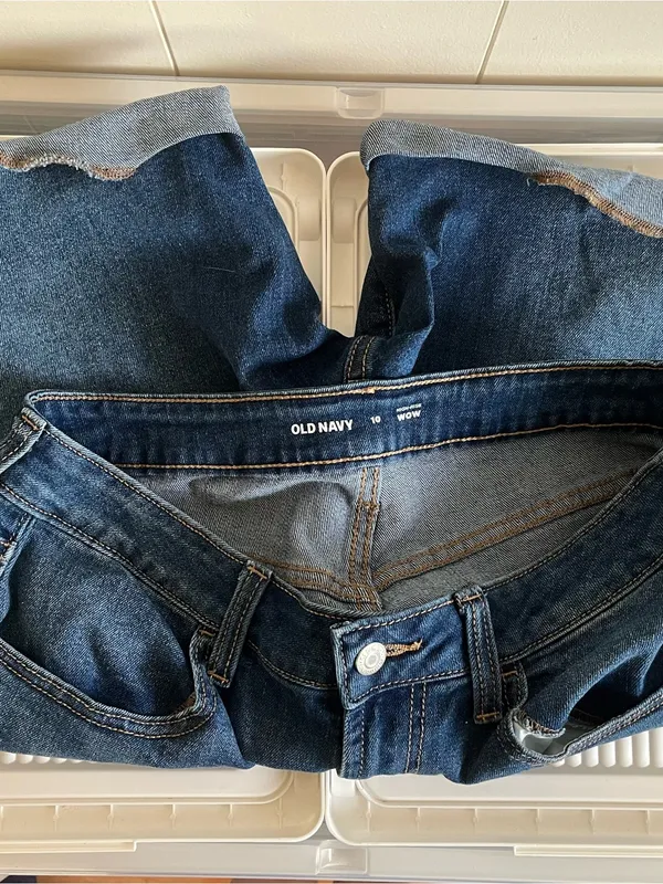 Old Navy Blue Denim Cuffed Jean Women’s Shorts - Image 3