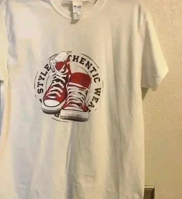 Gildan T shirt M with graphic print - Image 9
