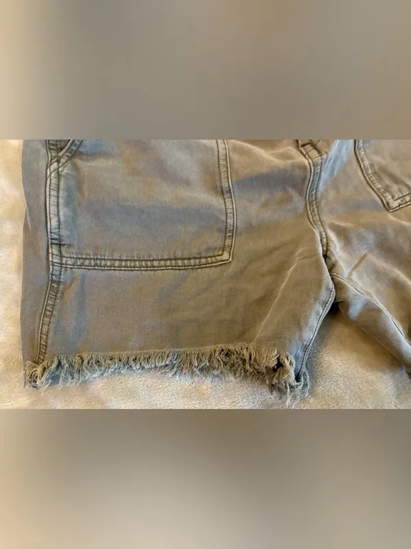 Aerie Brand Casual Frayed Hem Women's Shorts - Olive Size Small - Image 3