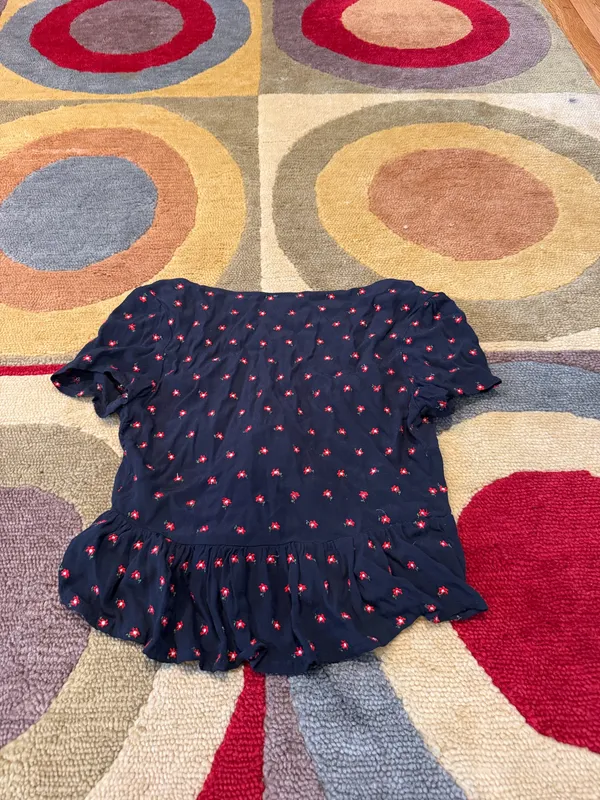 John Galt Brandy Melville Navy Blue Red Floral Tie Front Top Blouse One Size - Image 5