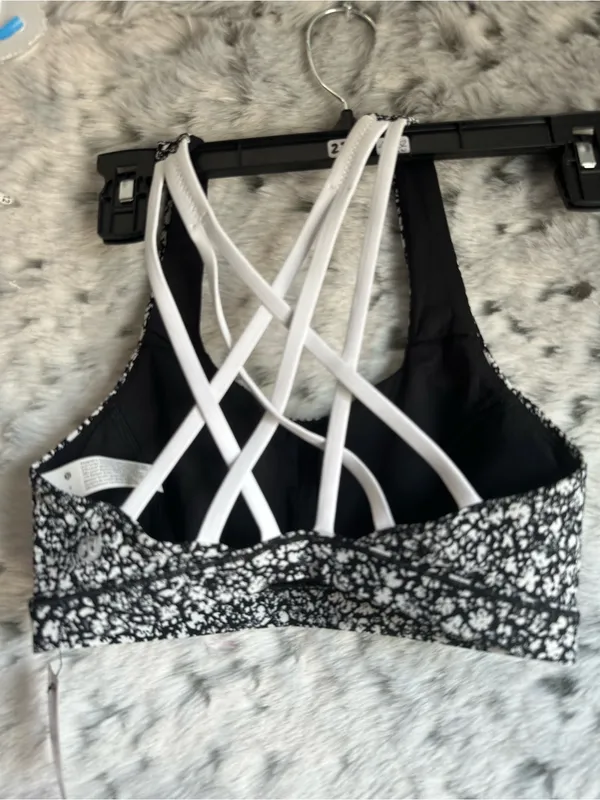 776. Lululemon orange theory collab scrappy bra nwt sz 2 - Image 2