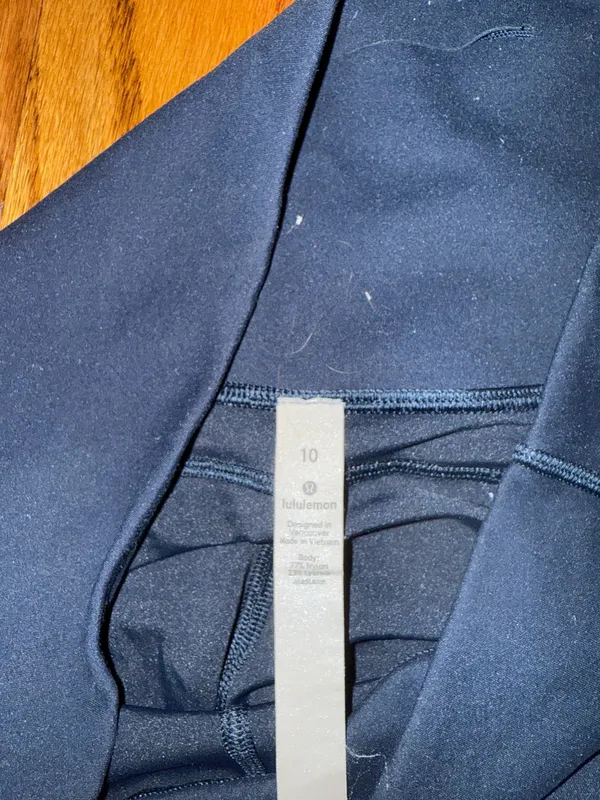 Lululemon in movement tight 28” everlux true navy - Image 4