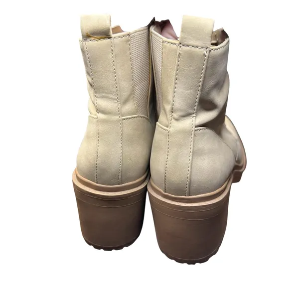 Torrid Boots Womens Size 9.5W White Faux Leather Combat Ankle Zip Lug‎ Sole - Image 7
