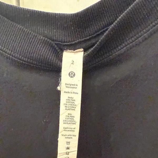 ⭐️Lulu Lemon Cropped Black T Shirt - Image 3