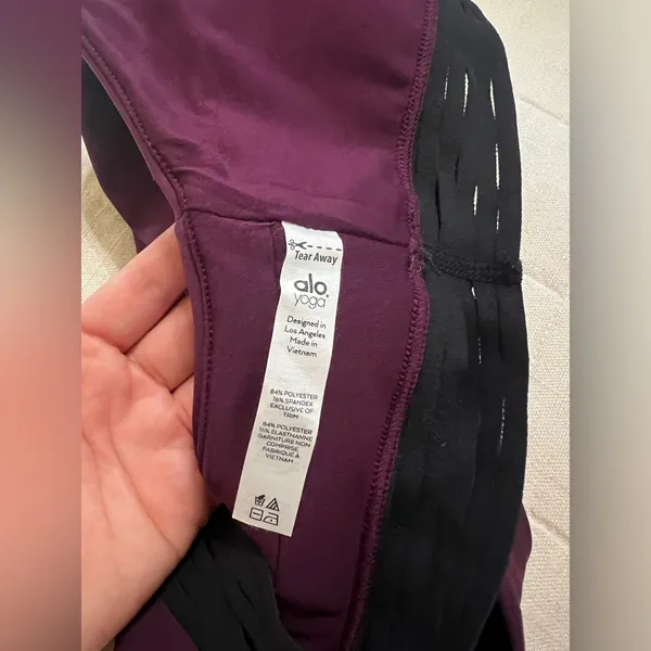Alo Yoga Sports Bra size SMALL - Image 6