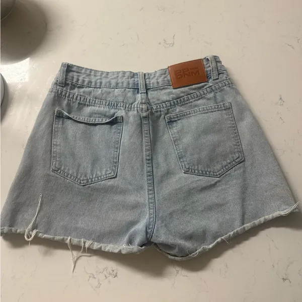 Princess Polly Leonie Lightwash Denim Shorts size 6 - Image 9