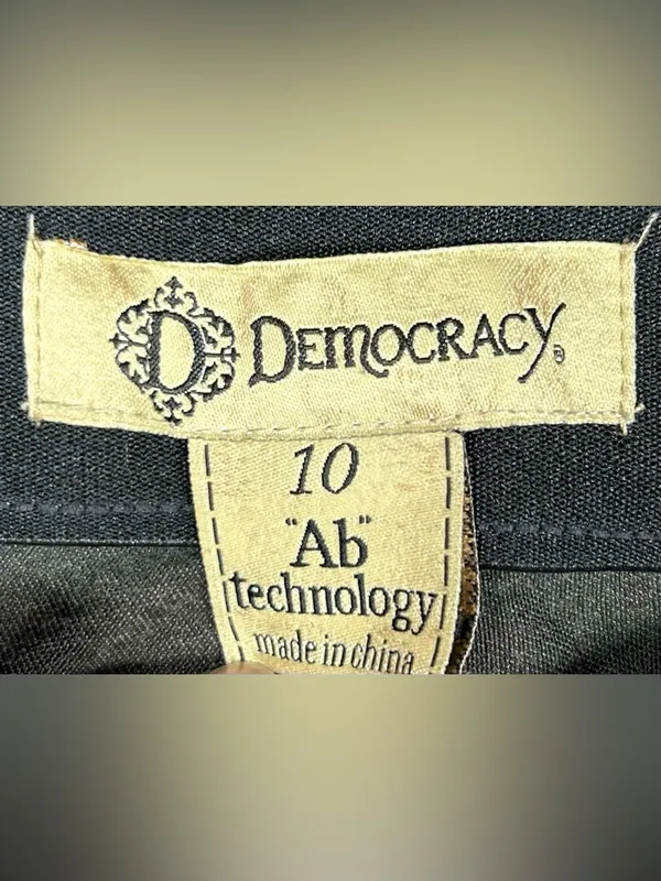 Democracy “AB”technology Women’s Size 10 Gray Mid Rise Zip Pockets Stretch Jeans - Image 2