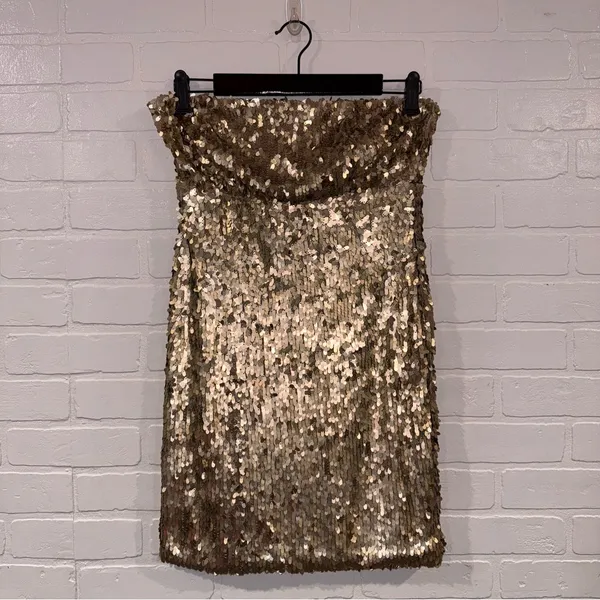 Sparkle & Fade Gold Sequin Strapless Party Dress - Image 3