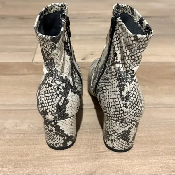 Time and Tru Heeled‎ Snakeskin faux leather zip Ankle Boots black cream size 7.5 - Image 3