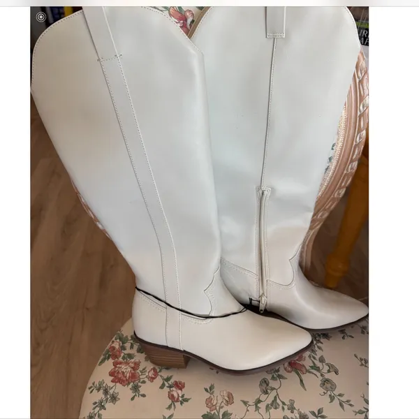 Universal Threads New white cowboy boot 5 wide calf new - Image 2