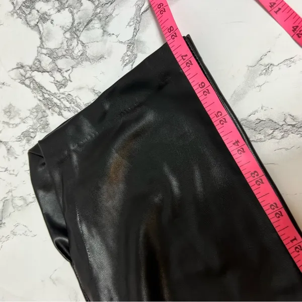 Abercrombie & Fitch vegan leather 90’s straight‎ ultra high rise 26 short - Image 6