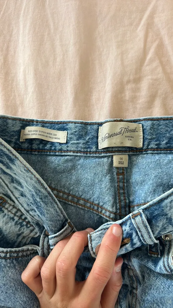 Universal Threads super baggy jeans - Image 2