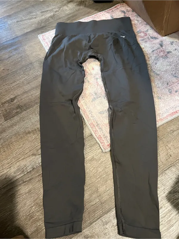 Gymshark medium leggings - Image 7