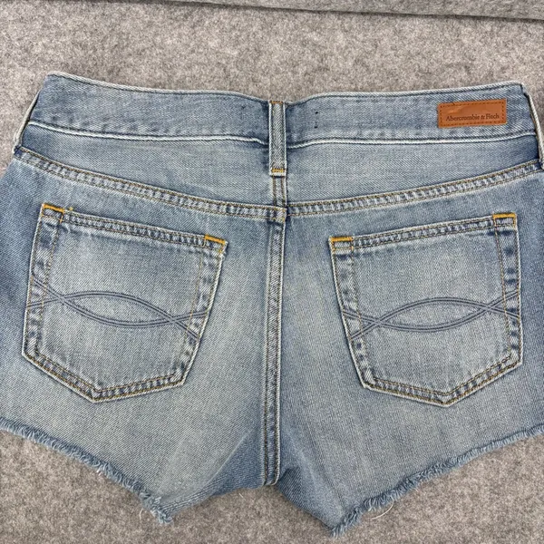 Abercrombie & Fitch boyfriend Jean Shorts size 26 100% cotton - Image 5