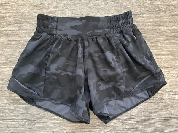 Lululemon Hotty Hot Shorts Incognito Camo Multi Grey / Black 4” Size 2 Tall - Image 3