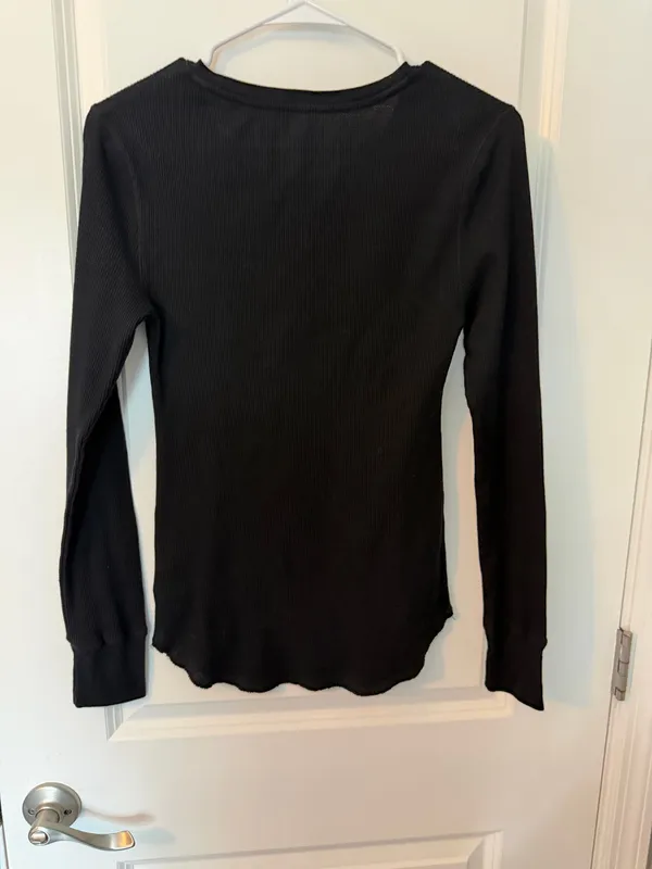 Old Navy Black Ribbed Long-Sleeve Crew Top, Sz M - Image 3