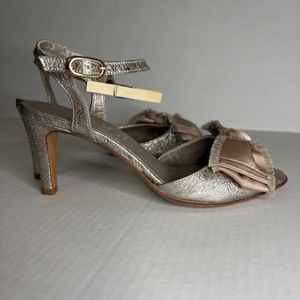 AGL Attilio Giusti Leombruni Women's Metallic Bow Ankle Strap Heels Size‎ 38 - Image 11