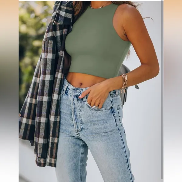 NWT REORIA Olive Green Halter Racerback Crop Tank Top Size Small Double Lined - Image 2