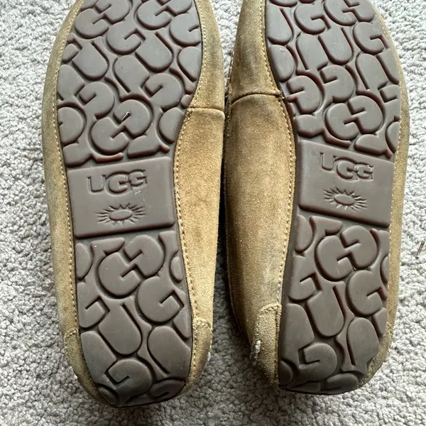 UGG Slippers/moccasins Woman’s 9 - Image 4