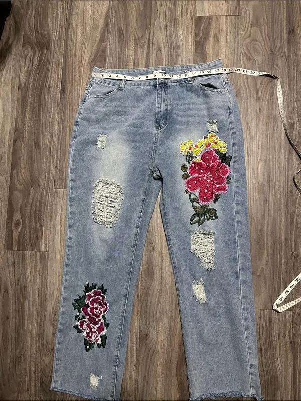 Women’s Straight-Leg Embroidered Light Blue Jeans - Image 4