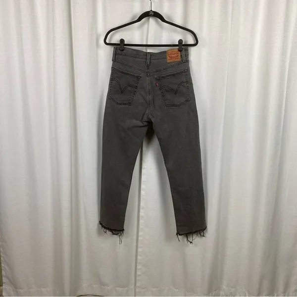 Levi’s Gray Wash Raw Hem Wedgie Straight Jeans Sz.29 - Image 7