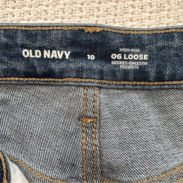 Old Navy Relaxed Fit Women’s Jeans in Blue - Image 3