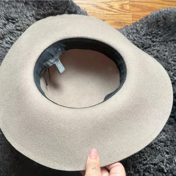 Vince Camuto Tan Hat with Pearl Embellishments - Image 6