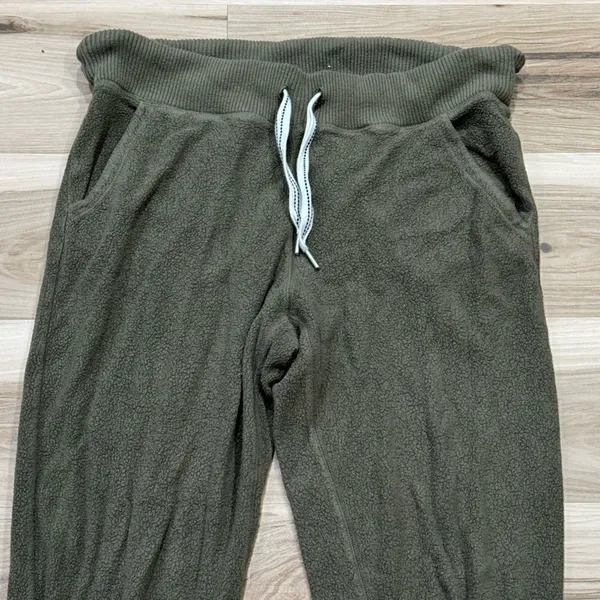 Aerie Green Fuzzy Sweatpants Women’s Medium - Image 4