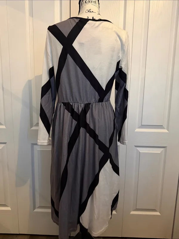 BloomChic Long Sleeve V-Neck Geometric Swing Dress - Gray & White - Image 3