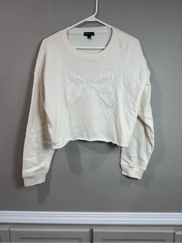 Altar'd State Women's Cream Cropped Sweatshirt with Bow Lace Detail - Image 3