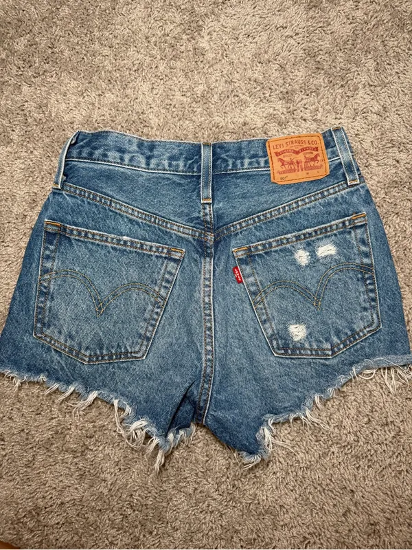 Levi’s 501 Original Fit High-Rise Women’s Shorts - Image 2