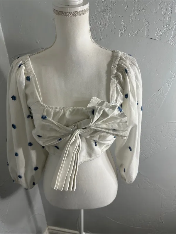 FARM Rio White Puff-Sleeve Crop Top with Blue flowers Print. - Image 5