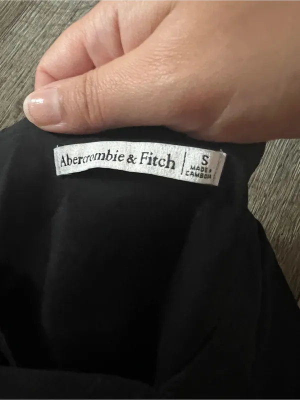 Abercrombie Black Short Sleeve Sweetheart Crop Top - Image 9