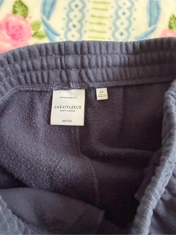Aritzia  Navy Jogger Sweatpants - Image 4