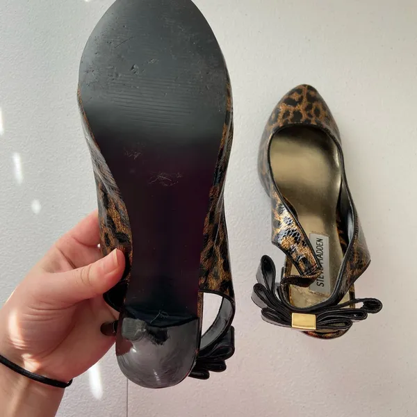 Steve Madden women’s Mevas glossy leopard‎ print bow sling back pumps heels 8.5 - Image 8