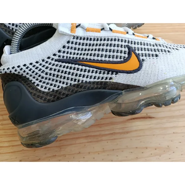 Nike Air VaporMax 2021 FK GS White Kumquat Orange DB1550-104 Size 6Y / Women 7.5 - Image 8