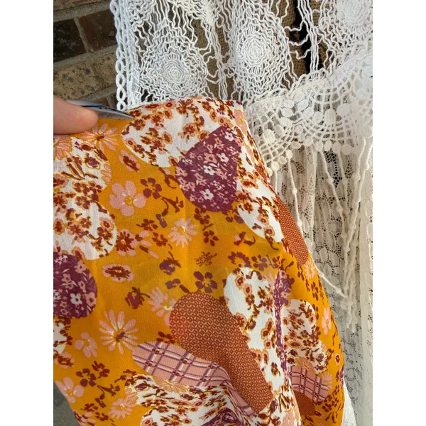 Miss Me Ditzy Floral Duster Vest XS White Lace Floral Fringe Boho‎ Crochet - Image 7