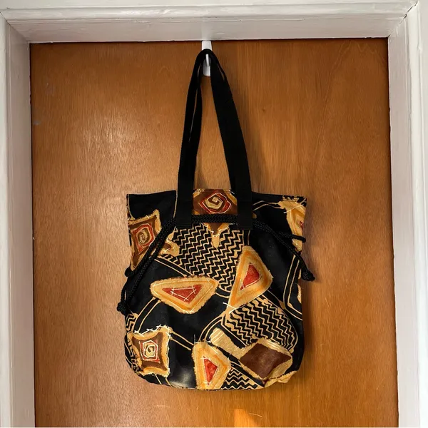 •Boho abstract shoulder bag• Black - Image 4