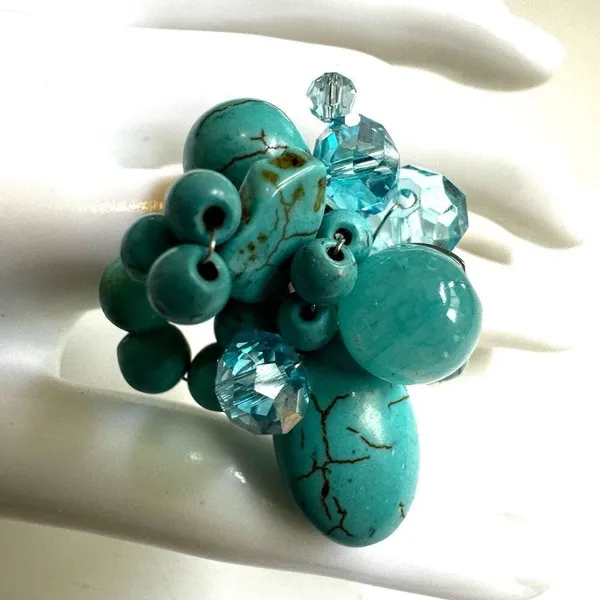 Howlite and Crystal cluster ring Blue - Image 4