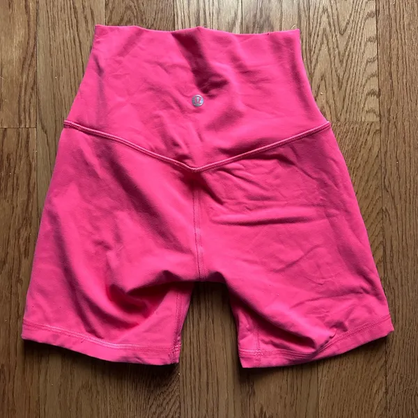 Lululemon Align High-Rise Short 6"
Lip Gloss - Image 3