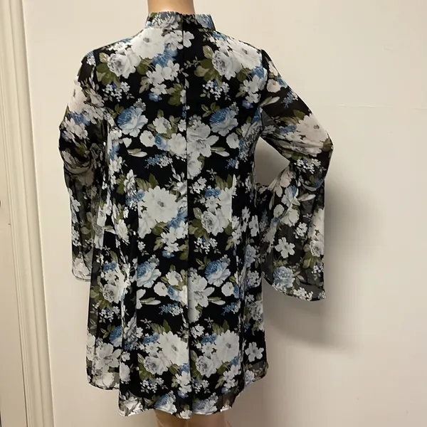 New Lulu’s long bell sleeve black with floral mini dress size M - Image 7